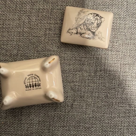 Small World Greetings trinket container - Picture 5 of 6